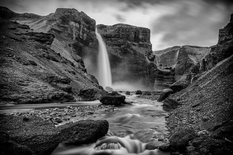 Chute d'eau Haifoss en Islande en noir et blanc par Sjoerd van der Wal Photographie