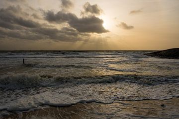 Wind, zee en golven  in Vlissingen, Zeeland van Mario Lere