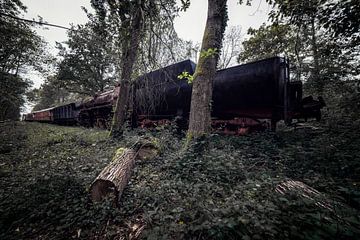 Abandoned urbex steam train in Belgium by Steven Dijkshoorn