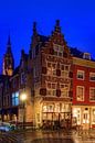 grachtenpand in Delft bij schemer  van gaps photography thumbnail