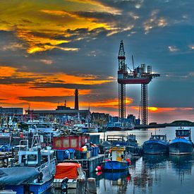 Hafen von IJmuiden mit Ölplattform von Peter Pijlman