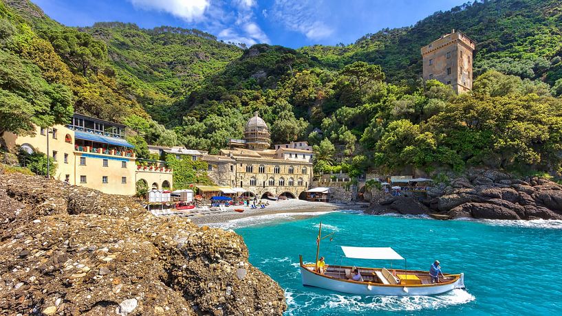 Monastère bénédictin dans la baie de San Fruttuoso, près de Portofino et de Camogli, Gênes, Italie par Rob Kints
