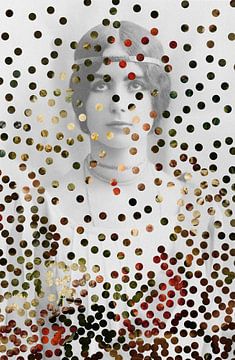 Portret van jonge vrouw met confetti van bloemstilleven