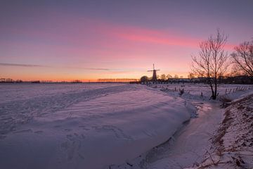 Grand paysage hivernal avec moulin sur Moetwil en van Dijk - Fotografie