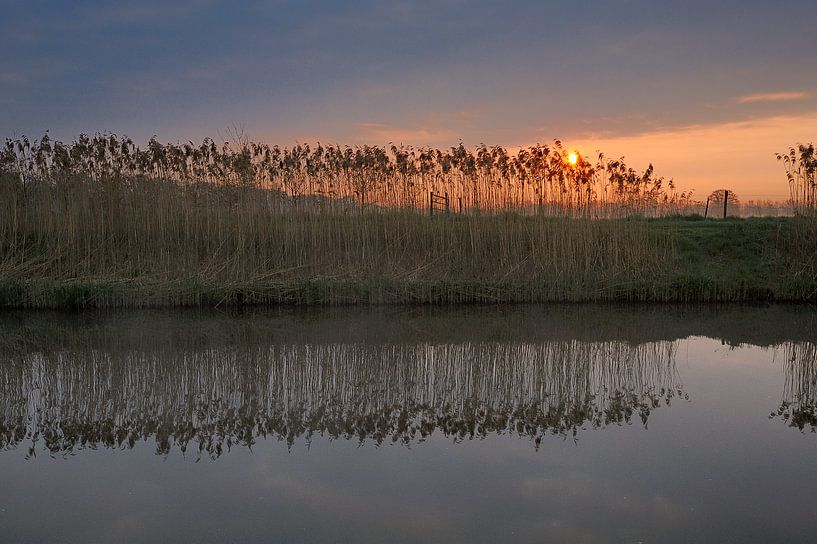 Zonsopgang Valleikanaal van Willem van Leuveren Fotografie