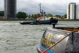 Tugboats from the Nieuwe Maas through the Port of Rotterdam by Scheepskijker Havenfotografie