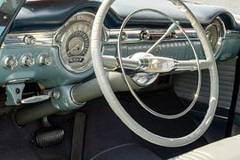 Armaturenbrett eines Oldtimers. von Alie Ekkelenkamp