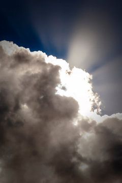 Achter de wolken schijnt de zon van Jan van der Knaap