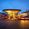 Hengelo Busbahnhof am Abend von Bart Ros