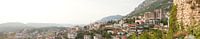 Panorama van een stad in Albanië