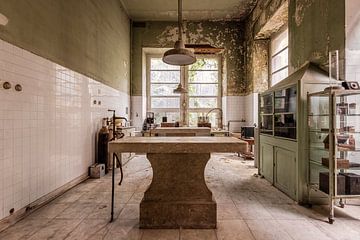 Abandoned pathology in Portugal by Gentleman of Decay