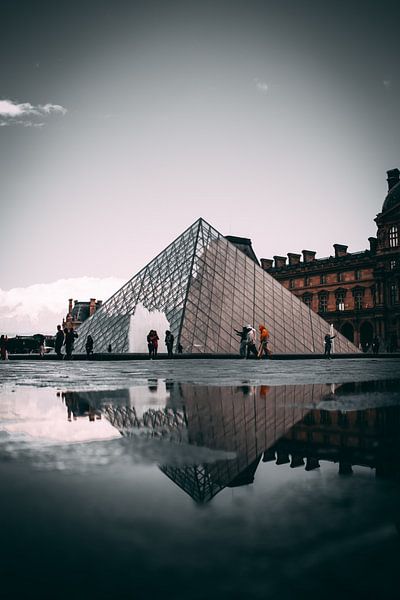Louvre Museum by Hello Pompoyo
