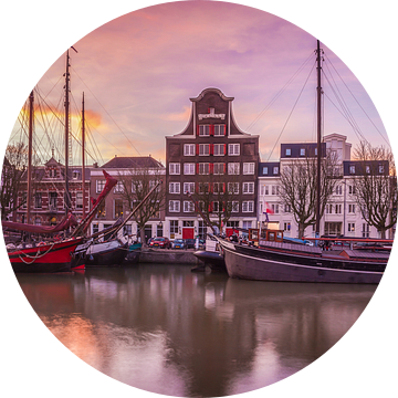 Wolwevershaven Dordrecht van Ilya Korzelius