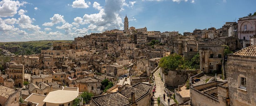 Panorama der Altstadt von Matera, Italien von Joost Adriaanse
