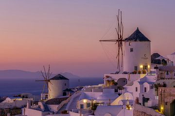 Santorini - Windmolens van Oia in het blauwe uur