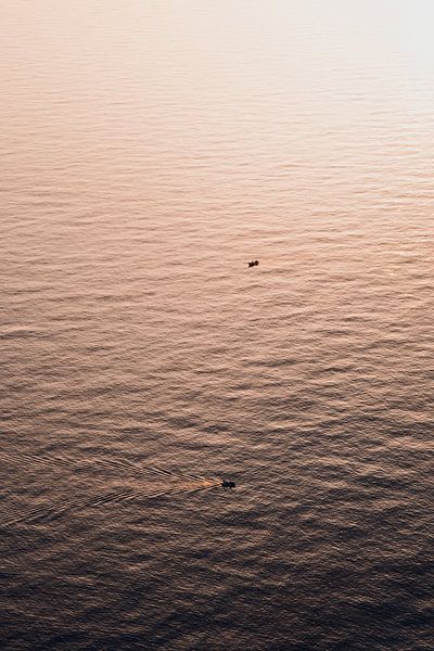 Bootjes tijdens zonsondergang van Dayenne van Peperstraten