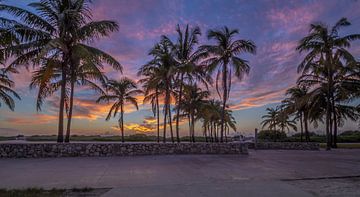 Lever de soleil à Ocean Drive Miami Beach sur Rene Ladenius Digital Art