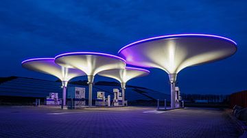Futuristisch Tankstation NXT Alkmaar van Photo Henk van Dijk