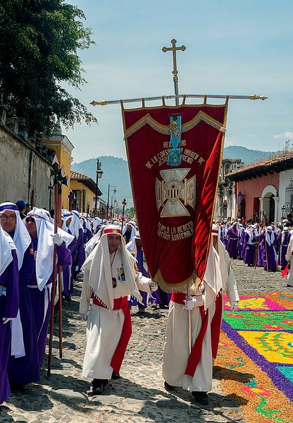 Guatemala: Paasprocessie (Antigua) van Maarten Verhees