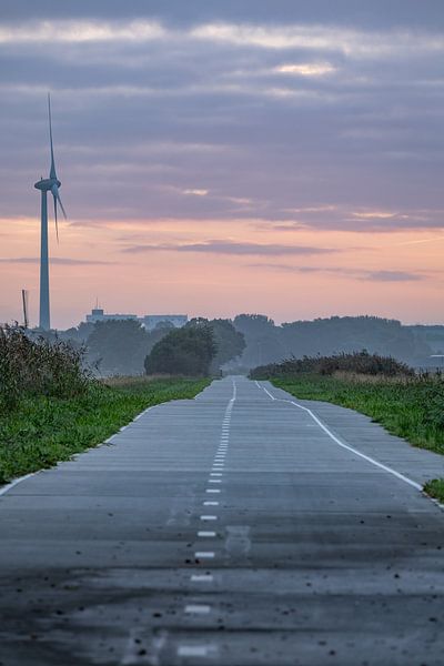 Route solitaire au lever du soleil par Sander de Vries