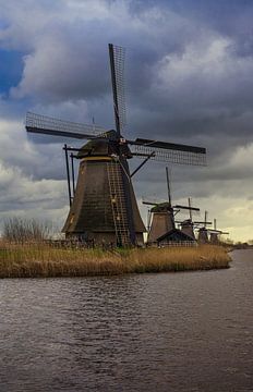 Holländischer Ruhm: Kinderdijk's ikonische Mühlenbesetzung von Martijn de Waal