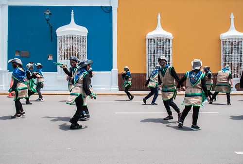 Traditionele dansers in Peru - Kleurrijk straatfestival
