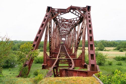 Pont ferroviaire abandonné.