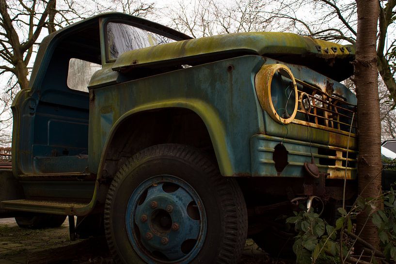 Abandoned car by Gert-Jan Kamans
