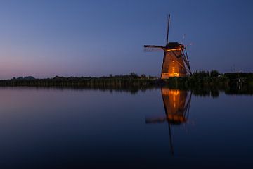 Kinderdijk windmill lit by Ronne Vinkx