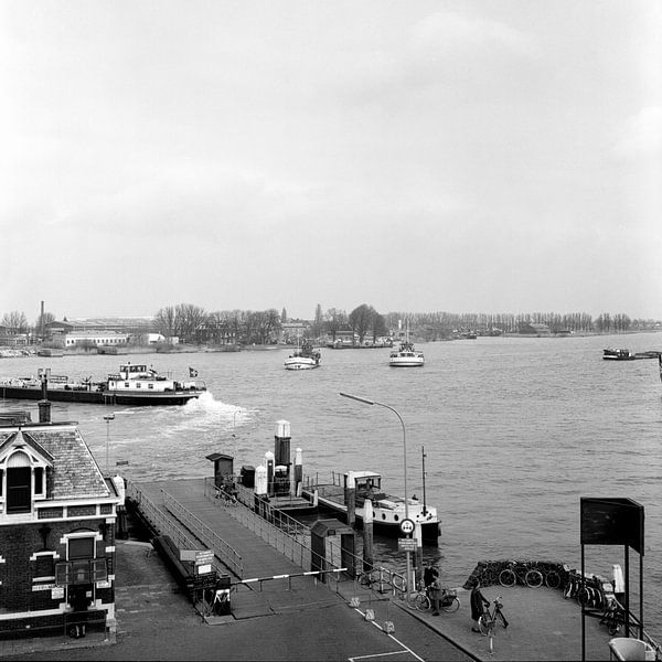 Les deux ferries Dordrecht - Papendrecht 1968 par Dordrecht van Vroeger