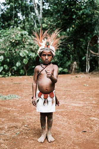 Jongen in Papoea Nieuw Guinea | Reisfotografie reizen fotografie portret