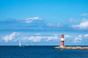 Mole an der Ostseeküste in Warnemünde