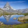 See mit Reflexion des Matterhorns in der Schweiz von Gerard Van Delft