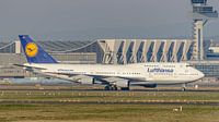 Gelande Lufthansa Boeing 747-400 jumbojet.