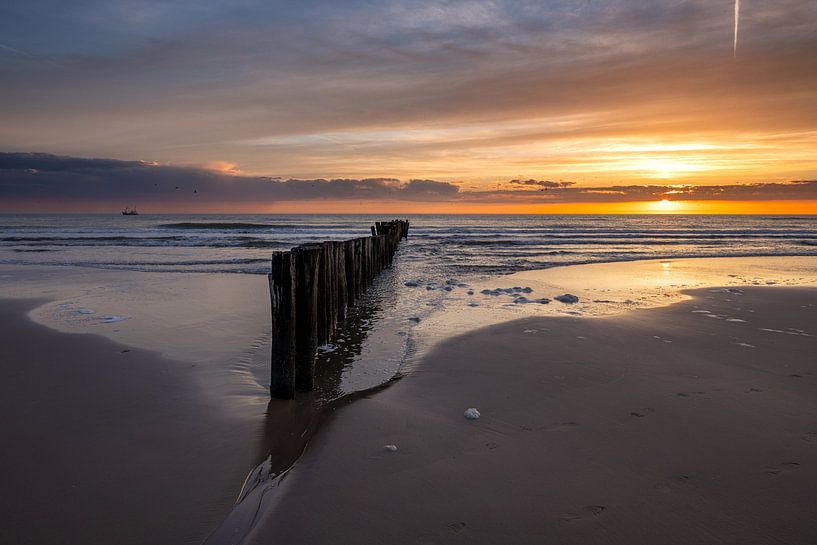 Breakwater in the sea near Schoorl aan zee by René Groeneveld