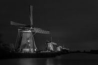 Verlichte molens Kinderdijk (zwart-wit) van Mark den Boer thumbnail