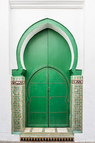Groene deur met mozaïek in Marokko