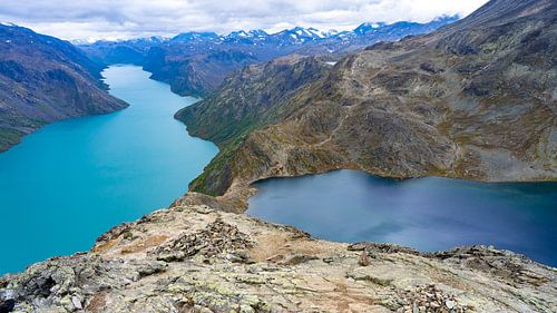 Uitzicht vanaf bergrug Besseggen over 2 meren