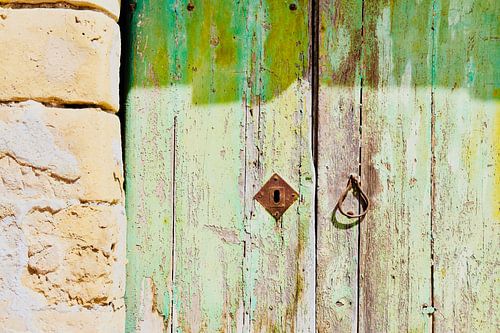 Vieille porte en mauvais état