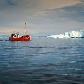 Among Greenland's icebergs by Henk Meeuwes