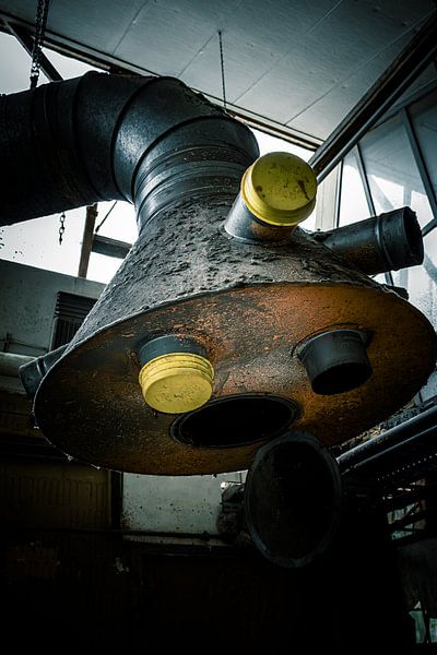 Das verrostete Monstrum – Vergessene Maschinen im Schatten der Zeit von InfiniteArtLabs