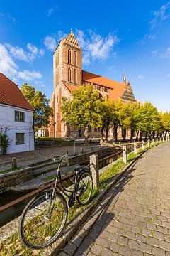 Mariakerk in de oude binnenstad van Wismar van Werner Dieterich
