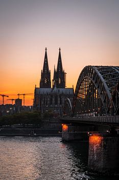 Cologne - La cathédrale juste après le coucher du soleil (0081)
