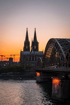 Keulen - De dom net na zonsondergang (0081) van Reezyard