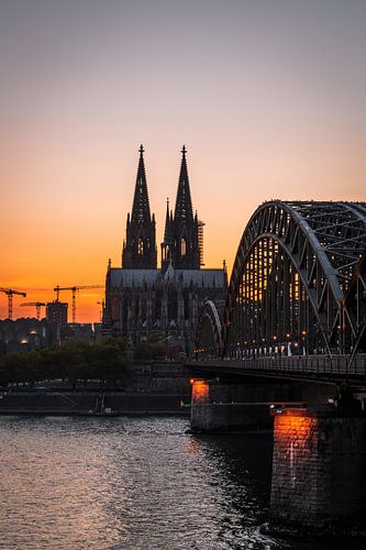 Köln - Der Dom kurz nach Sonnenuntergang (0081)