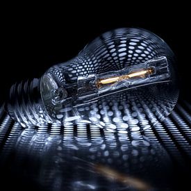 Incandescent light bulb by Iwan Bronkhorst