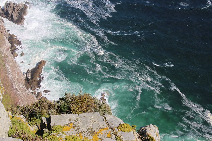 Vagues près d'une falaise par Quinta Dijk