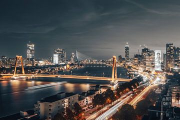 Skyline Rotterdam bij nacht - industrial edit van Daan Duvillier | Dsquared Photography