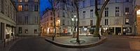 Place de Furstenberg in de wijk Saint-Germain-des-Prés, Parijs bij avond / Place de Furstenberg in t