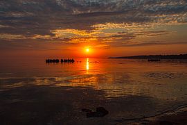 Gouden avondlicht op de lagune van Szczecin van Fototante